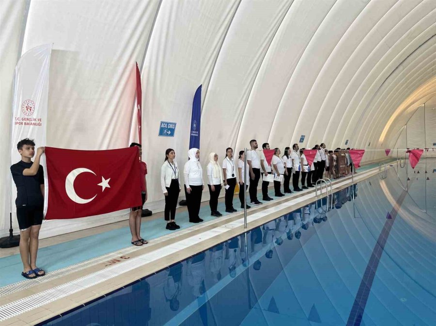 Karaman’da İstiklal Marşı’nın Kabulü Ve Mehmet Akif Ersoy’u Anma Yüzme Yarışması Düzenlendi
