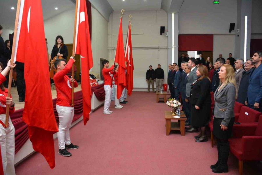 Öğrenciler Kazandıkları Para Ödülünü Depremzedelere Bağışladı
