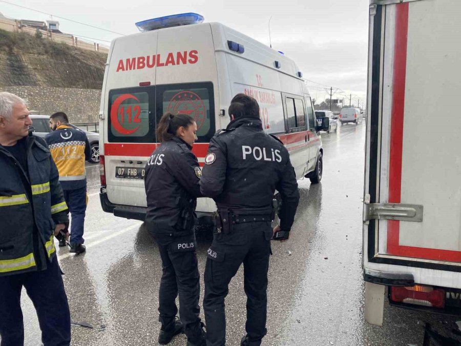 Önce Kaldırıma Ardından Park Halindeki Araca Arkadan Çarptı