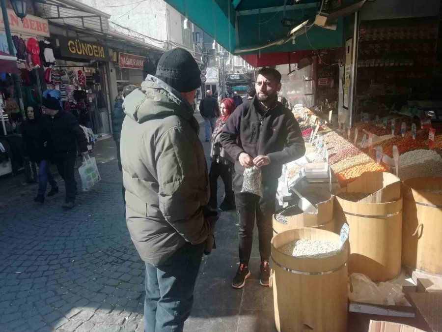 Taze Çekirdeğin Kokusunu Duyan Geliyor