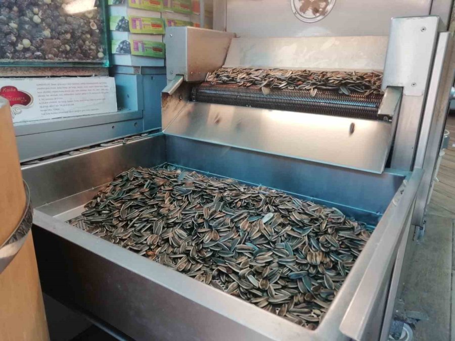 Taze Çekirdeğin Kokusunu Duyan Geliyor