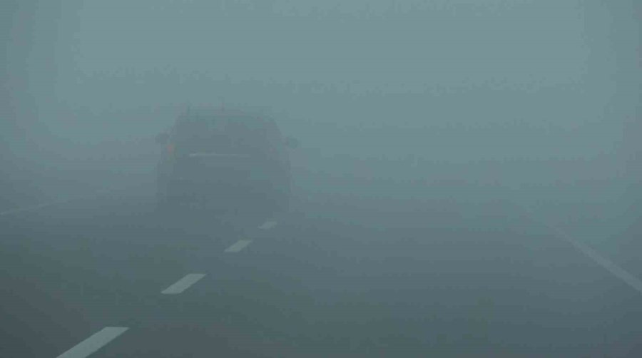 Aksaray’da Yoğun Sis Görüş Mesafesini 10 Metreye Düşürdü