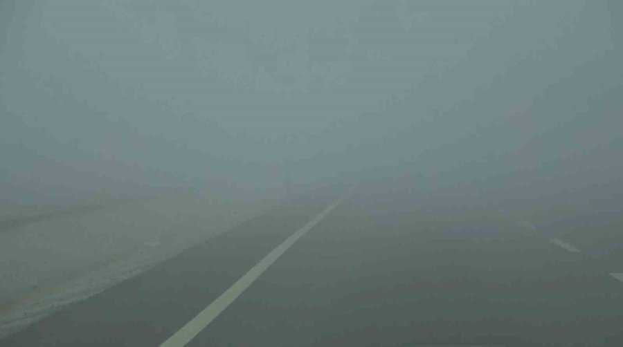 Aksaray’da Yoğun Sis Görüş Mesafesini 10 Metreye Düşürdü