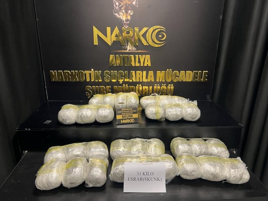 Antalya’da 71 Kilo Esrar Ve Skunk Maddesi Ele Geçirildi