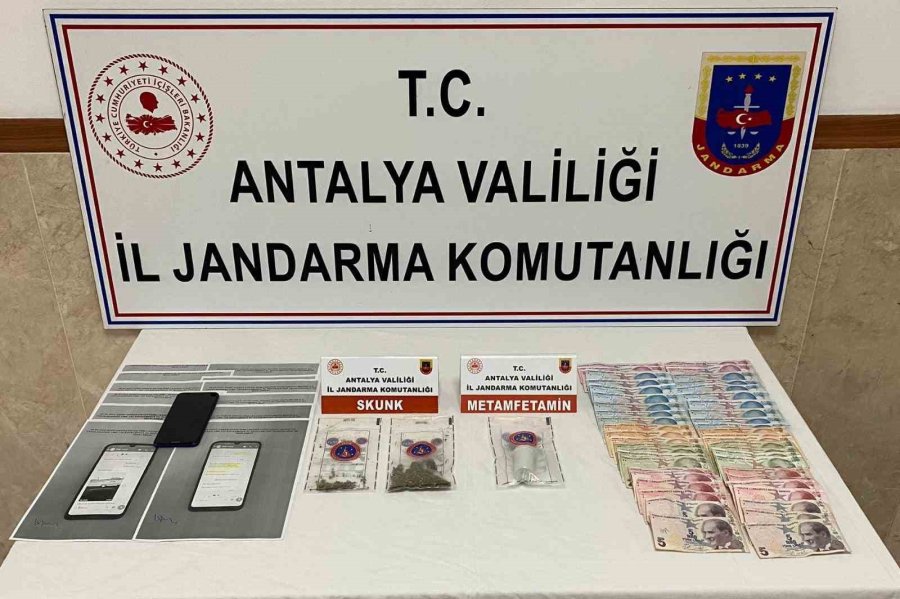 Antalya’da Aranan 220 Firari Yakalandı
