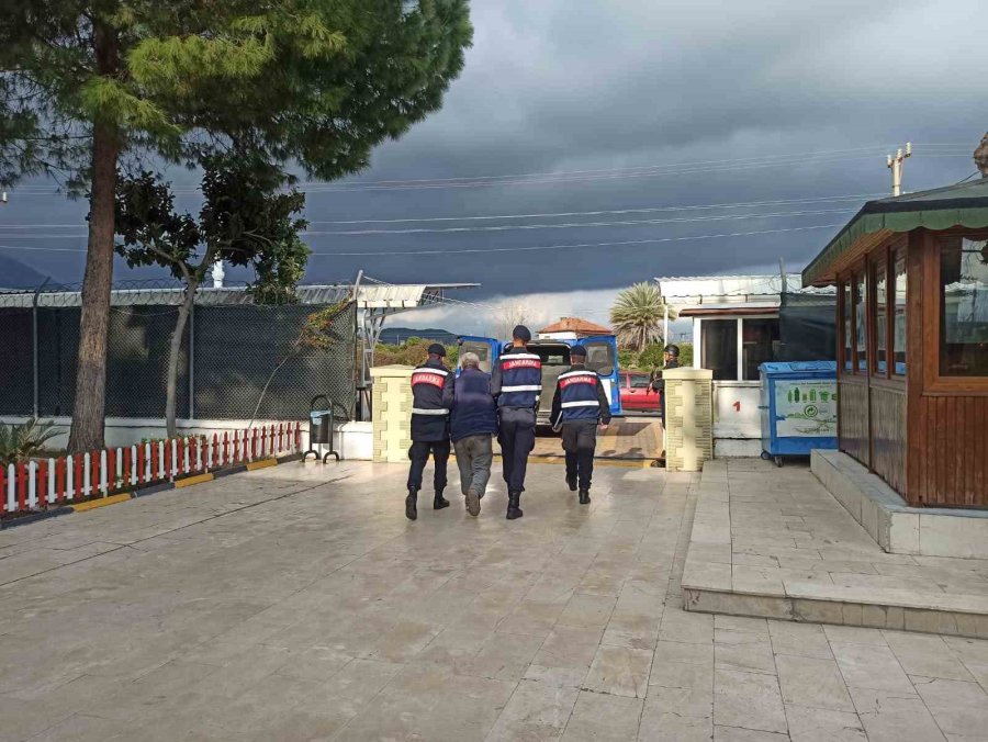 Antalya’da Aranan 220 Firari Yakalandı