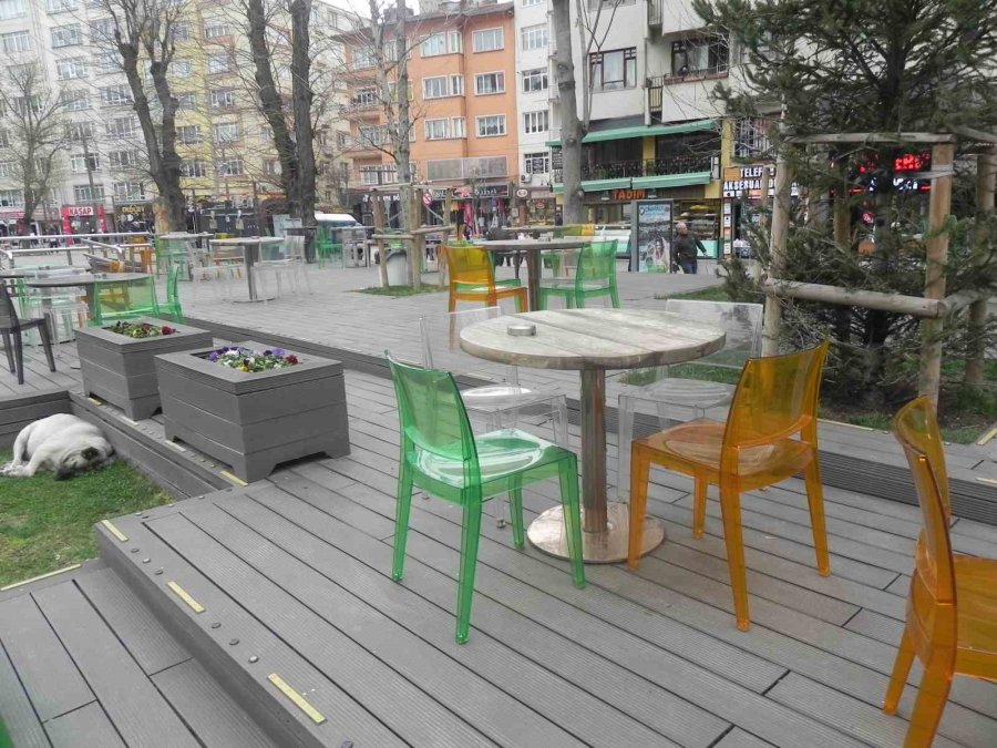 Havalar Soğudu Çay Bahçeleri Boş Kaldı