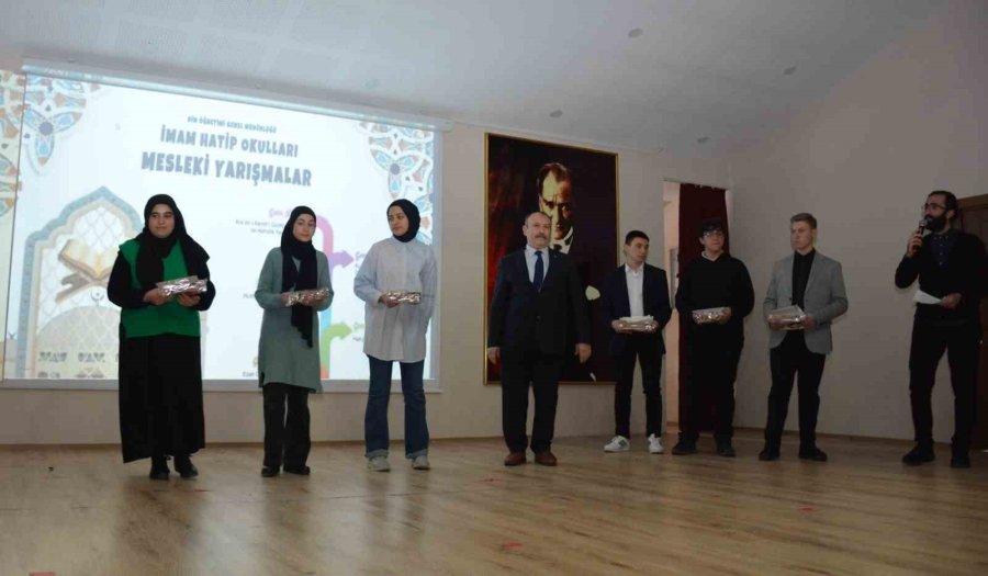 İmam Hatip Okulları “mesleki Yarışmalarında” Dereceye Giren Öğrenciler Ödüllerini Aldı
