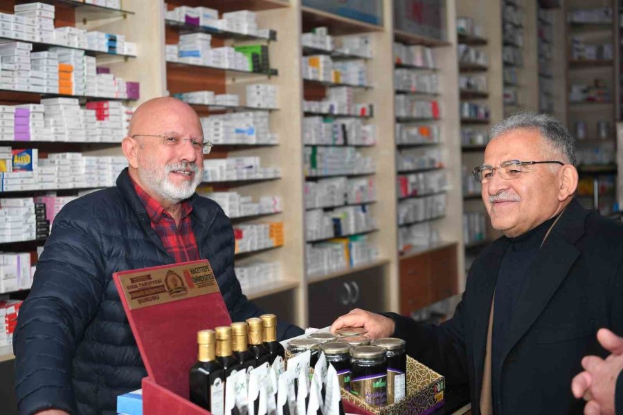 Başkan Büyükkılıç, Tomarza’da Esnaf Ve Vatandaşla Buluştu