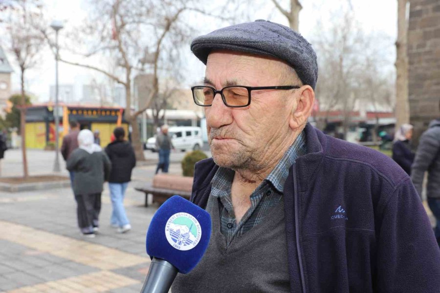 Büyükşehir Belediyesi Ve Kayseri, Depremzedelerin Her Zaman Yanında