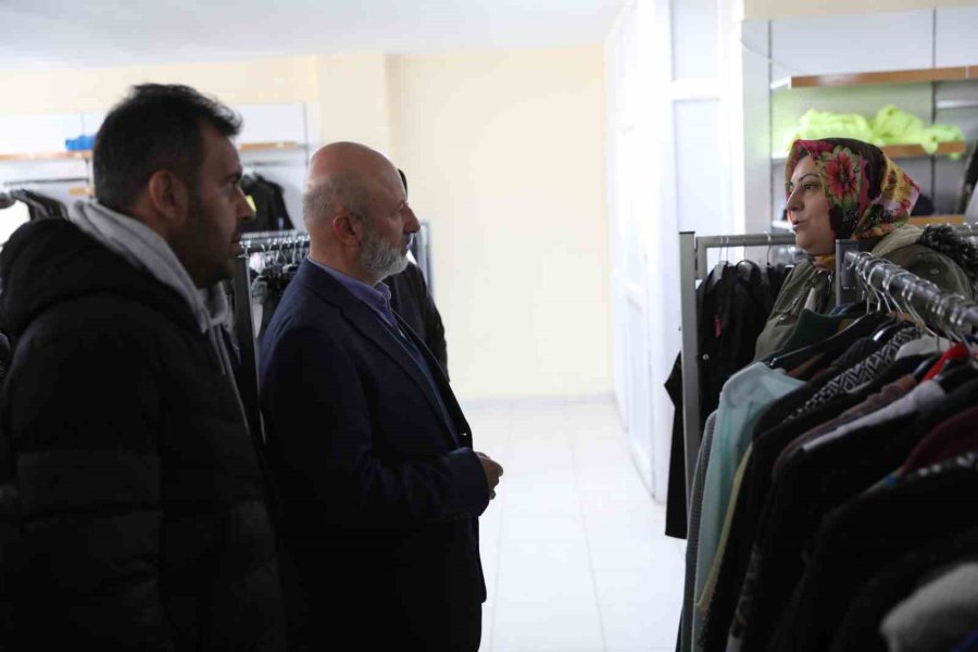Kocasinan’dan Depremzedelere Giysi Ve İaşe Desteği
