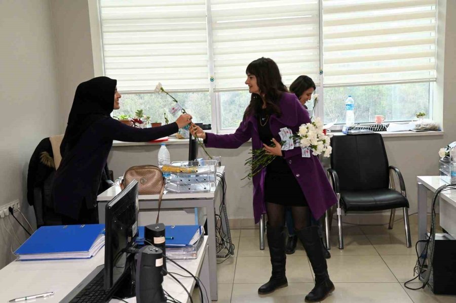 Manavgat Belediyesi Sağlık Çalışanlarını Unutmadı