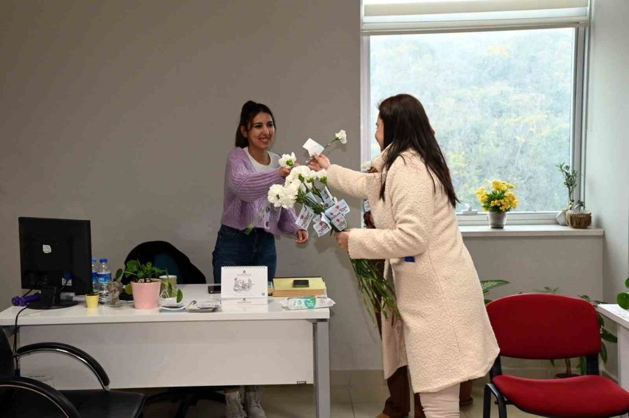 Manavgat Belediyesi Sağlık Çalışanlarını Unutmadı