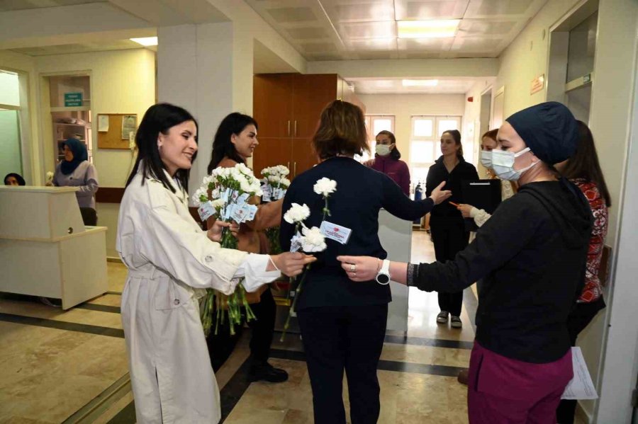 Manavgat Belediyesi Sağlık Çalışanlarını Unutmadı