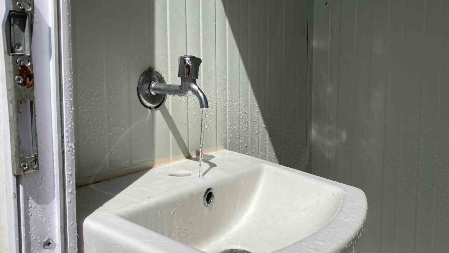 Asat Hatay Kırıkhan’da Sahra Hastanesine Su Verdi