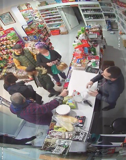 Marketten İçki Şişesi Çalan Kadın, Müşterinin Dikkati İle Yakayı Ele Verdi