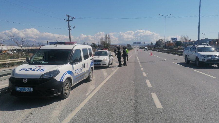 Alkollü Araç Kullanmaktan Ehliyetini Kaptıran Sürücü Polise Yakalandı