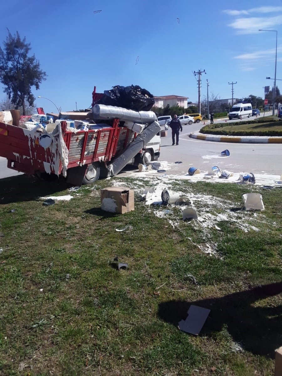 Okul Servisi İle Kamyon Çarpıştı: 5 Yaralı