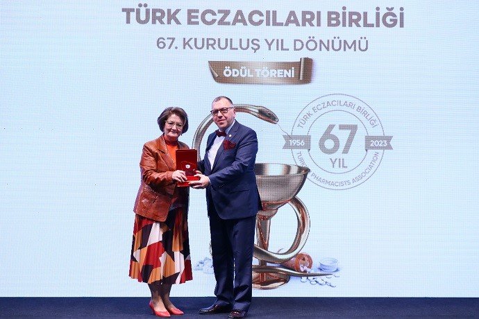 Eczacılık Fakültesi Öğretim Üyelerinden Büyük Başarı