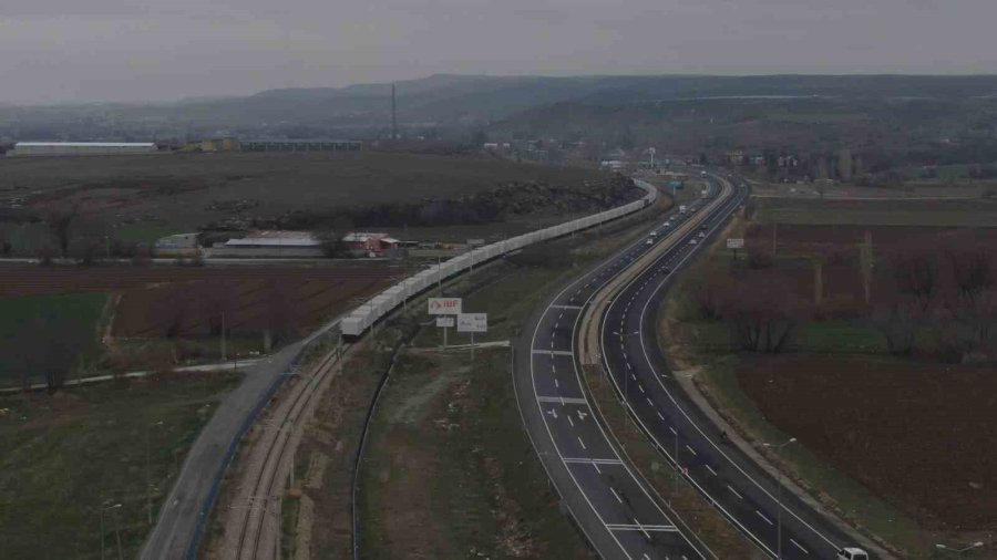 Depremzedelere Giden Yaşam Konteynerleri Kayseri’den Geçti