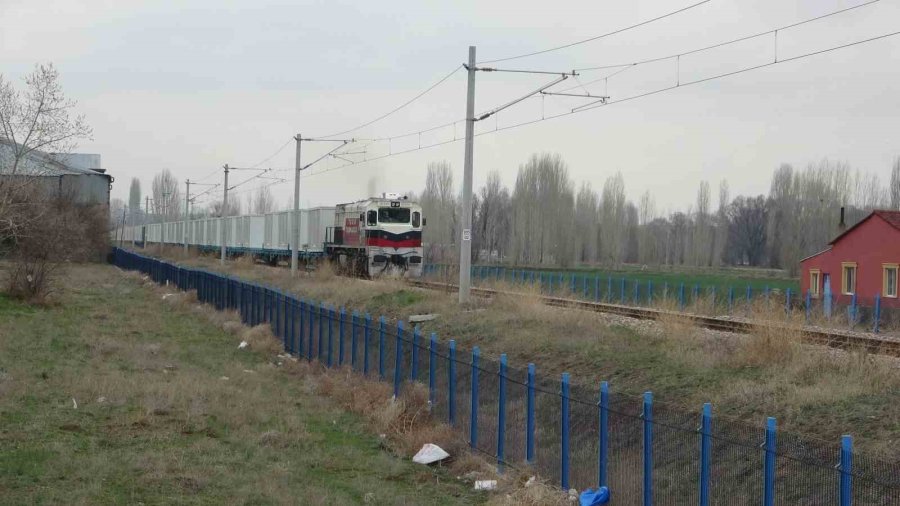 Depremzedelere Giden Yaşam Konteynerleri Kayseri’den Geçti