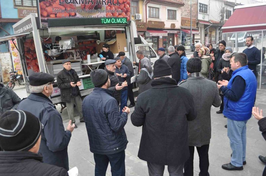 Odunpazarı Esnafı Depremde Ölenlerin Hayrına Lokma Döktürdü
