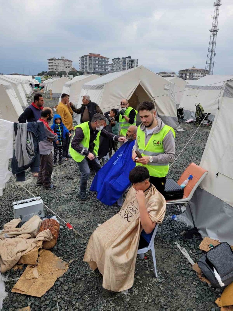 Eskişehirli Kuaförler Depremzede Çocuklara Kişisel Bakım Hizmeti Verdi