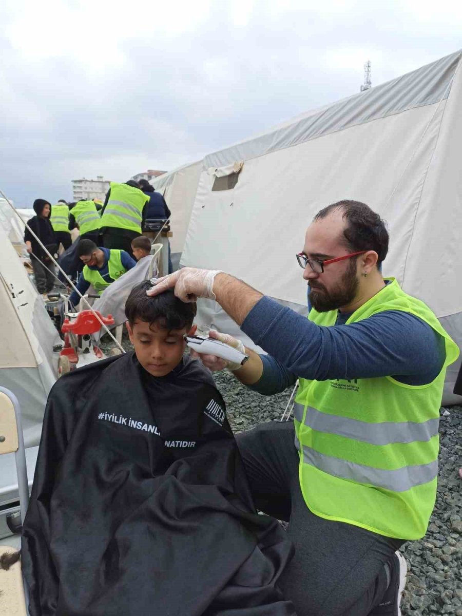 Eskişehirli Kuaförler Depremzede Çocuklara Kişisel Bakım Hizmeti Verdi