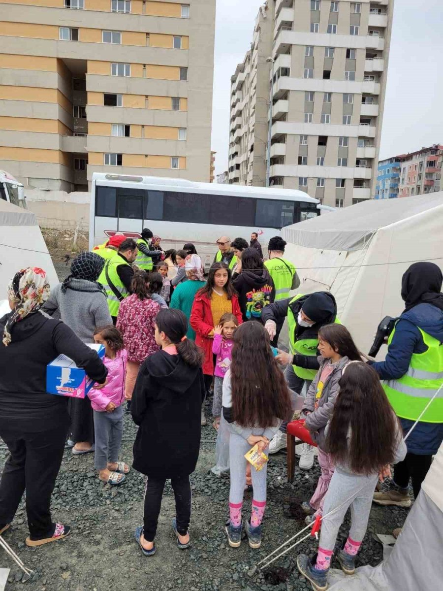 Eskişehirli Kuaförler Depremzede Çocuklara Kişisel Bakım Hizmeti Verdi