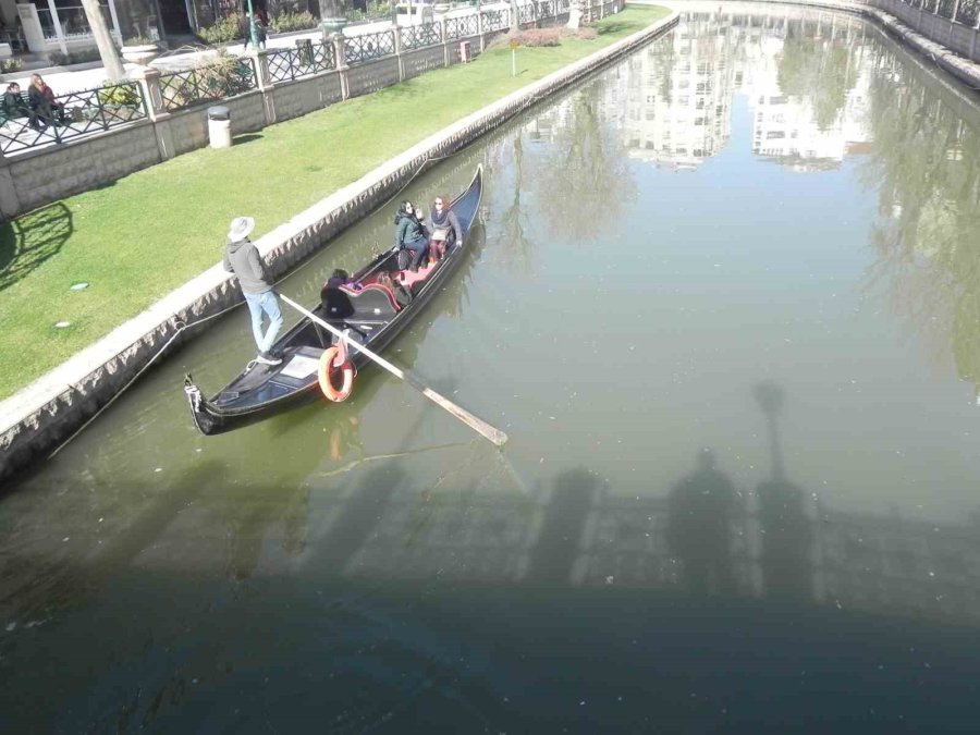Güneşi Görüce Gondol Turu Yaptılar