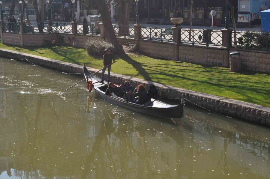Güneşi Görüce Gondol Turu Yaptılar