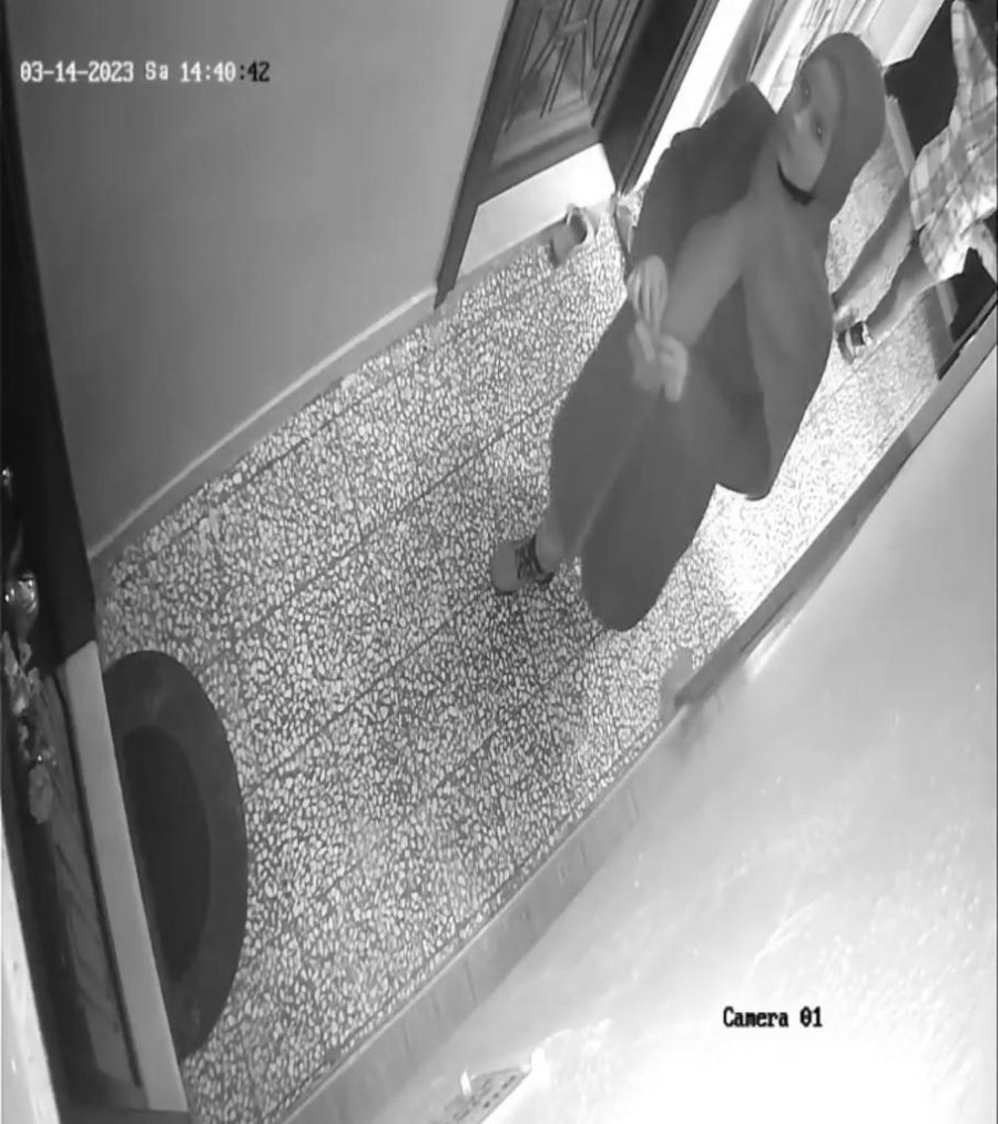 Güvenlik Kamerasını Gören Şüpheli Kadın Adeta Şok Geçirdi