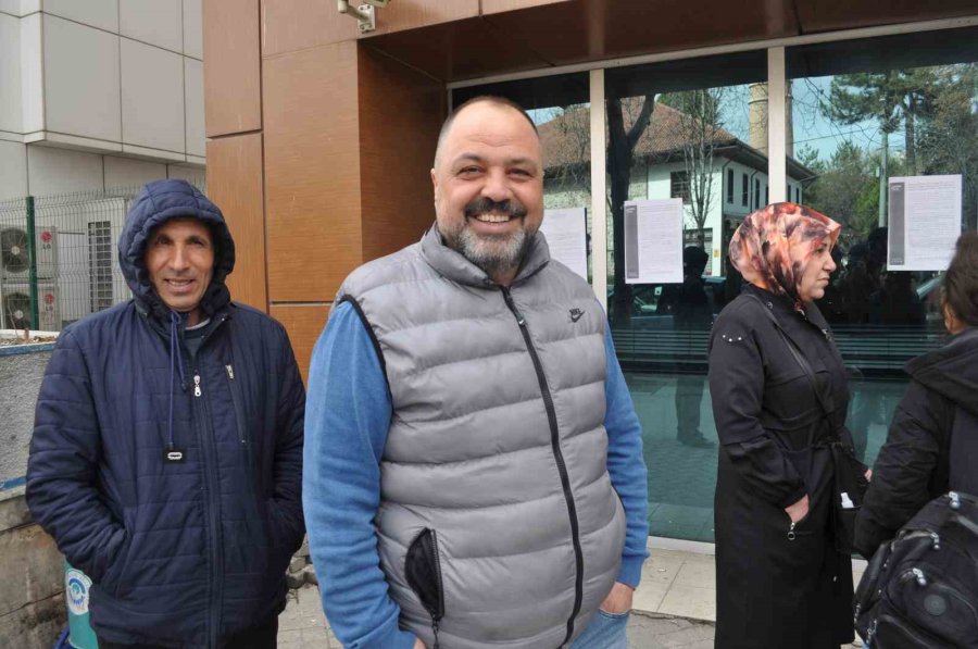 Sgk Önündeki Eyt Kuyrukları Devam Ediyor