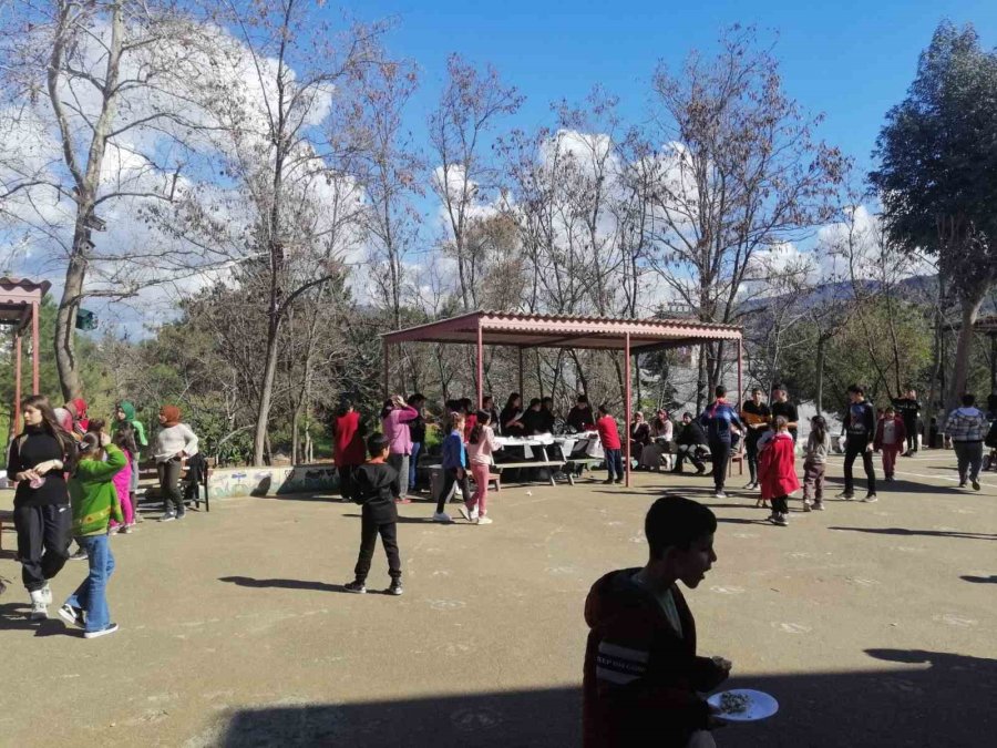 Gazipaşa’da Okullarda Depremzedeler Yararına Yardım Kampanyası