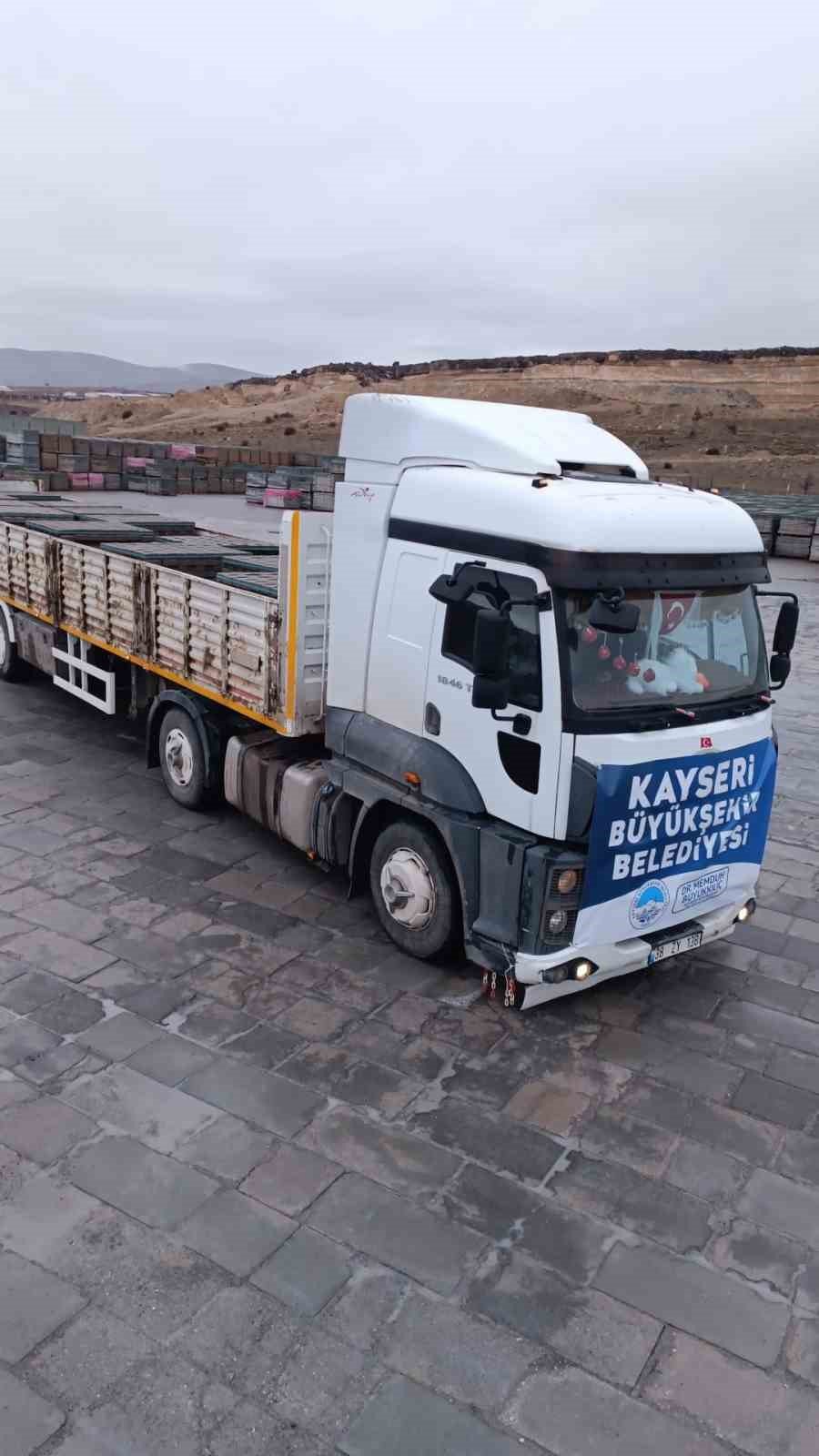 Kayseri Büyükşehir’den Malatya Darende Belediyesi’ne 3 Bin Metrekare Kilitli Parke Desteği