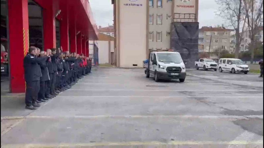 Kayseri Büyükşehir İtfaiyesi Şimdi De Sel Bölgesinde