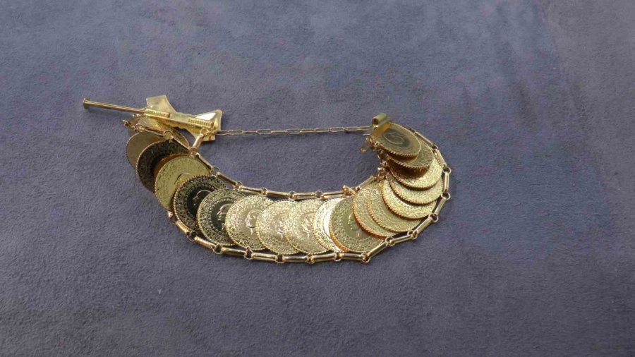 Nakitler Altına, Altınlar ‘bilekliğe’