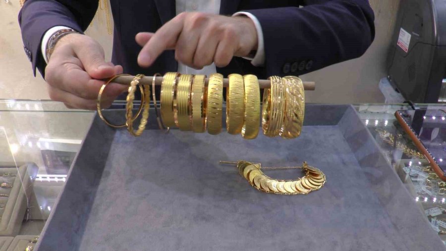 Nakitler Altına, Altınlar ‘bilekliğe’