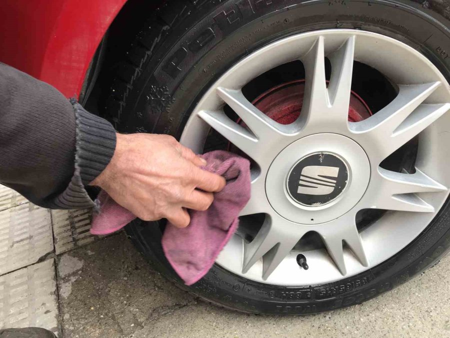 Havalar Soğuyunca Oto Yıkama İşleri Bıçak Gibi Kesildi