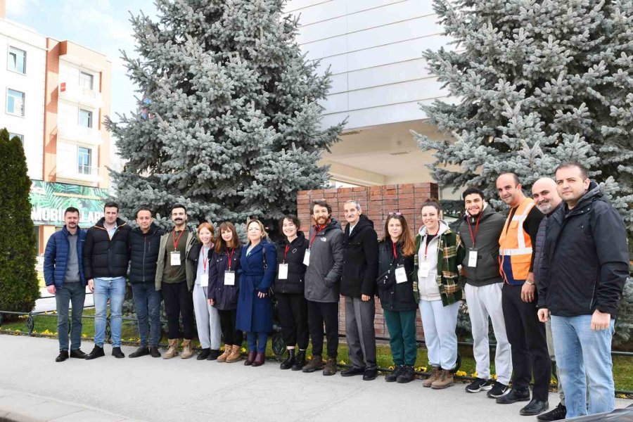 Tepebaşı Gençlik Tiyatrosu Çocuklar İçin Yola Çıktı