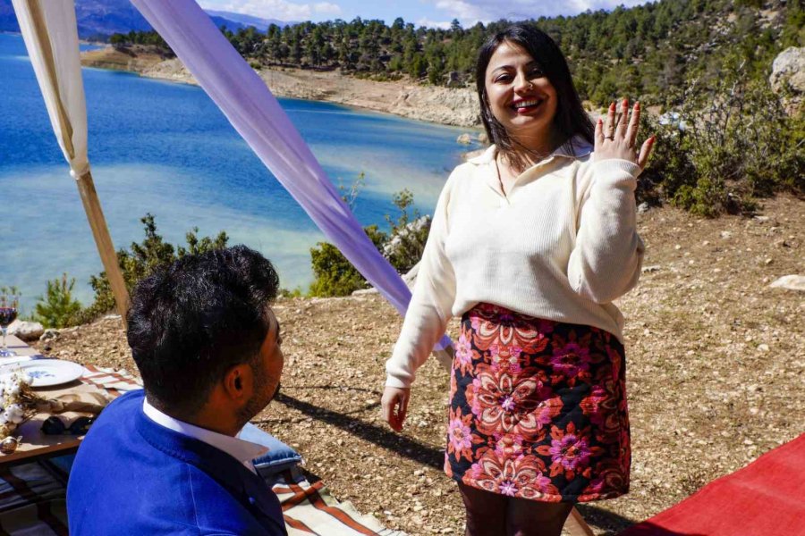 Deprem Nedeniyle Yapamadığı Evlenme Teklifini Memleketinde Yaptı