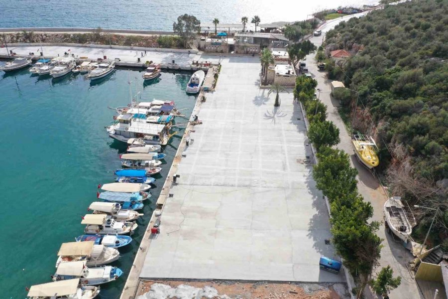 Kalkan Balıkçı Barınağı Zemin Yenileme Çalışması Tamamlandı