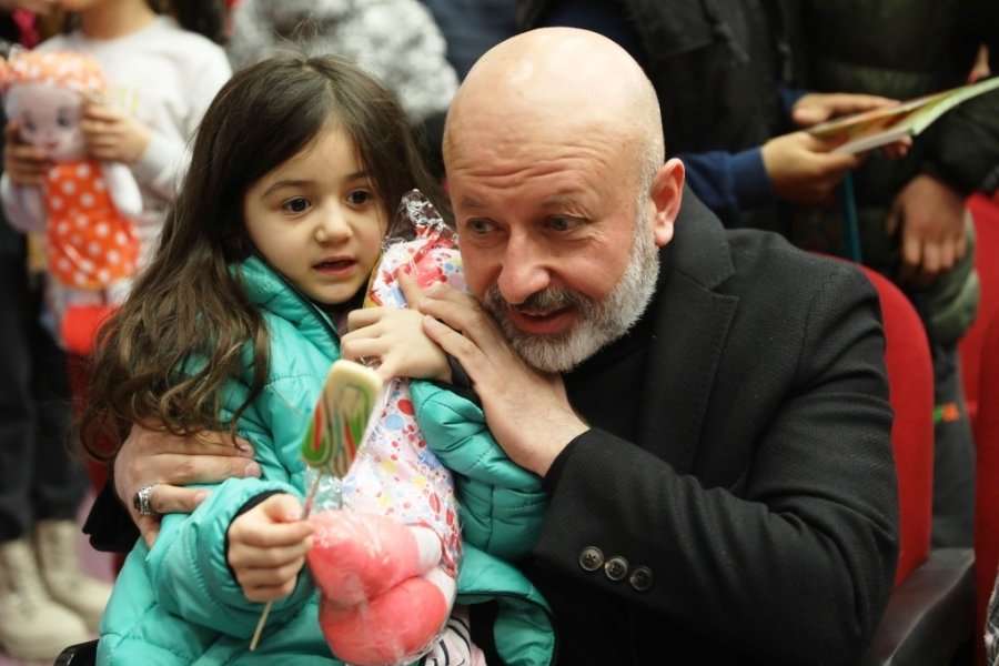 Başkan Çolakbayrakdar: “depremzede Çocuklar, Başımızın Tacıdır”