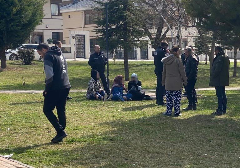 Apartmanlara Giren Kadın Hırsızlar Bu Sefer Kaçamadı