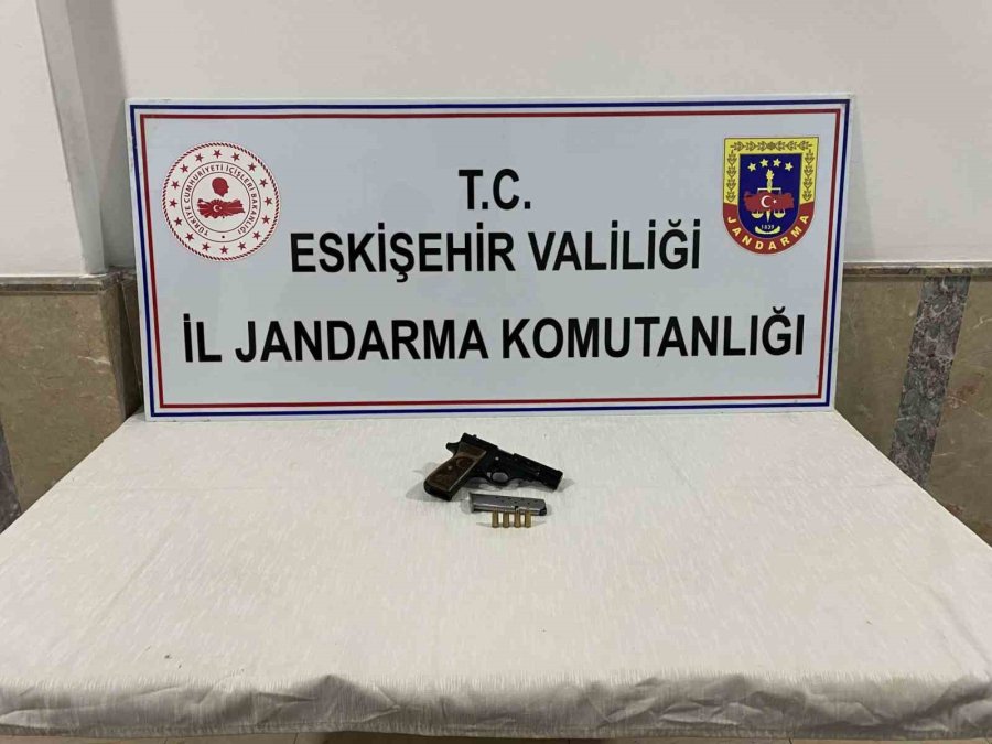 Jandarma Denetiminde Aracında Tabanca Bulunan Şahıs Gözaltına Alındı