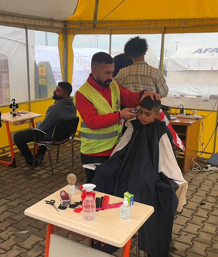 Muratpaşa’nın Gönüllü Kuaförleri Deprem Bölgesinde