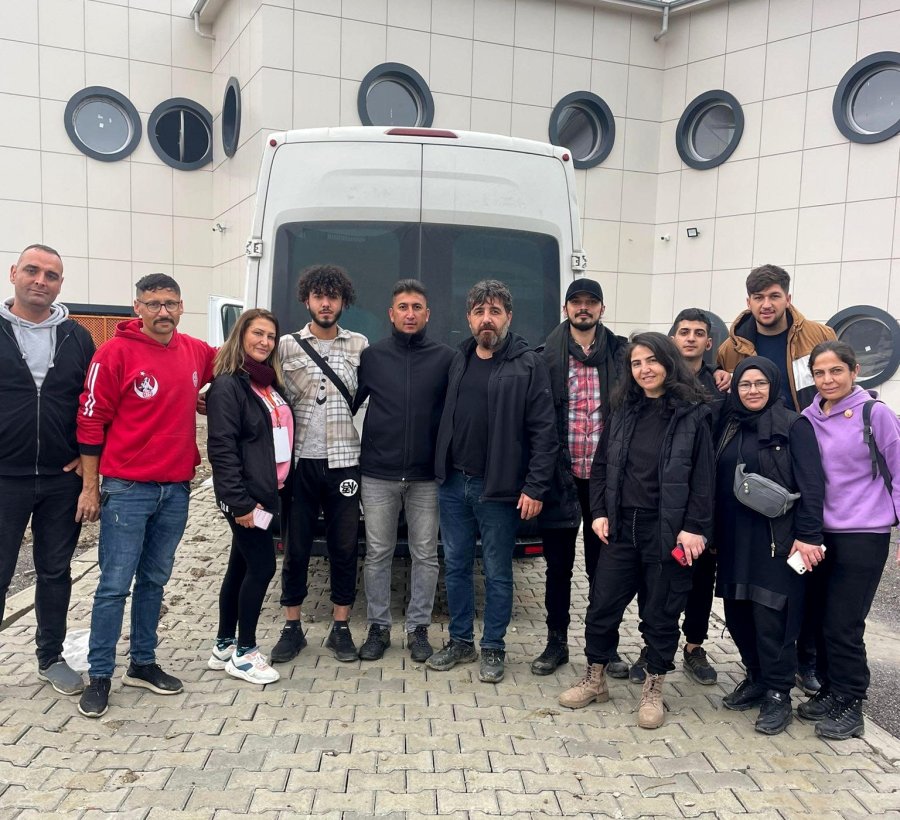 Muratpaşa’nın Gönüllü Kuaförleri Deprem Bölgesinde