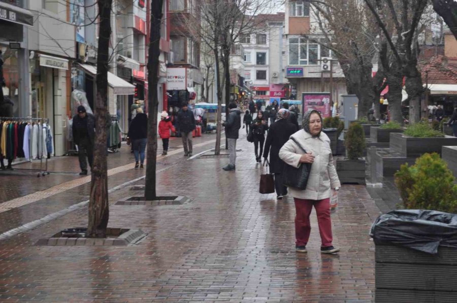 Eskişehir Güne Yağmurla Uyandı