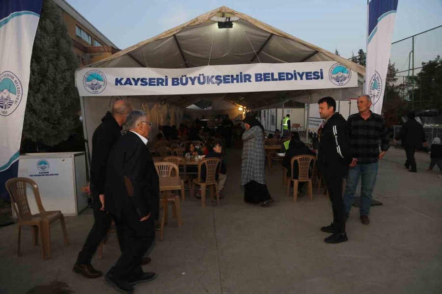 Büyükşehir’den Gıdadan Giyime, Barınmadan Altyapıya Kadar Deprem Bölgelerine Güçlü Destek