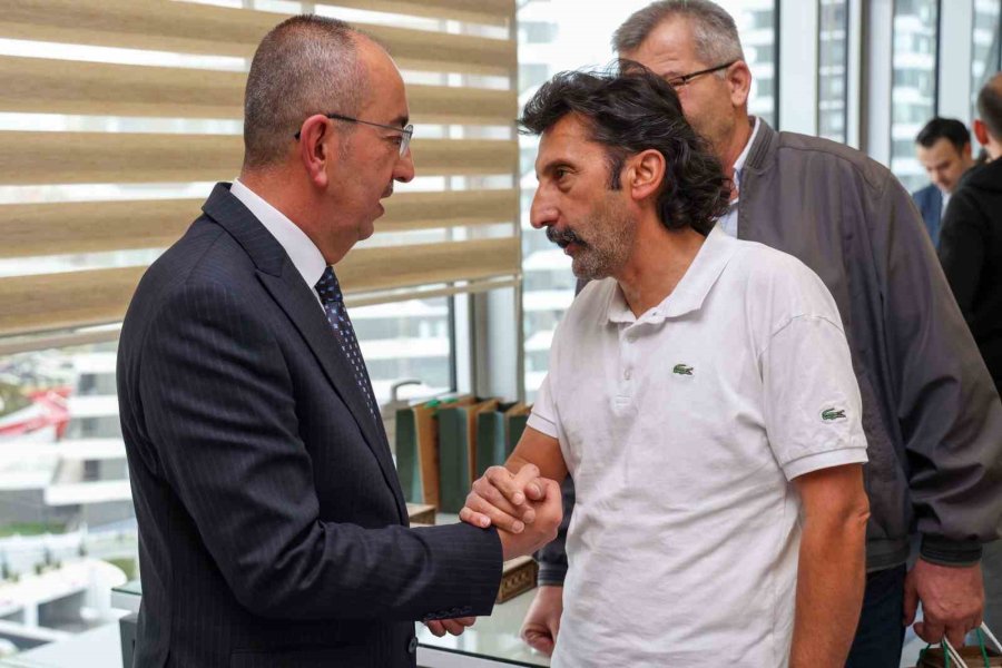 Başkan Kavuş Eyt İle Emekli Olan Personelle Vedalaştı